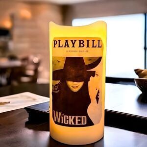 *30off3* NWOT. 🕯Broadway Wicked Musical Theater Flameless Candle